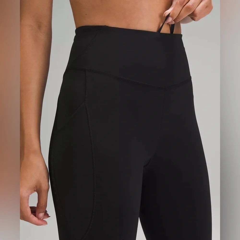 Lululemon Fast and Free High-Rise Tight 25” Pockets
Updated - Picture 3 of 11